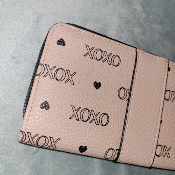 XOXO Wallet. Zip-around. - Picture 7 of 16